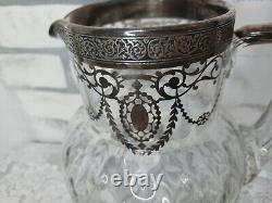 Pichet à eau en verre Art Nouveau vintage avec surcouche en argent sterling et motif floral