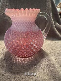 Pichet à eau en verre de couleur cranberry opalescent à motif hobnail de Fenton vintage