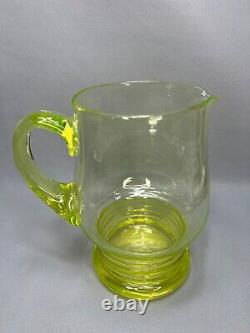 Pichet à eau et à limonade en verre d'uranium Vaseline de style Art Déco, vert, 50 onces liquides.