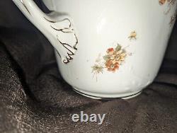Pichet à eau floral en porcelaine fine de Chine antique