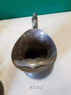 Pichet à eau glacée en argent antique.