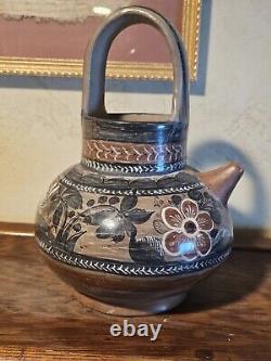 Pichet à eau vintage mexicain de Tonala avec design de lapin en poterie brûlée du Mexique.
