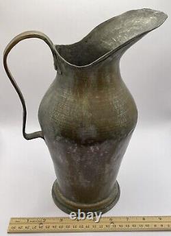 Pichet antique en cuivre martelé et soudé à queue d'aronde pour vin et eau, cruche primitive de 12.