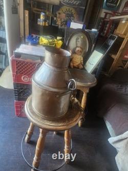 Pichet en cuivre vintage martelé à la main vase original avec patine ancienne vieux pichet à eau avec chaîne