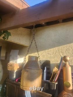 Pichet en cuivre vintage martelé à la main vase original avec patine ancienne vieux pichet à eau avec chaîne