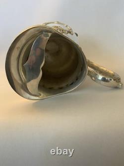 Pichet en eau vintage en argent massif orné avec pieds