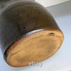 Pichet en grès à double émail alcalin des débuts de la poterie populaire américaine Pichet en grès à double émail alcalin des débuts de la poterie populaire américaine