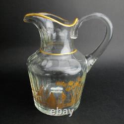 Pichet en verre doré décoré de style bohémien ou vénitien du 19e siècle avec couple en cour.