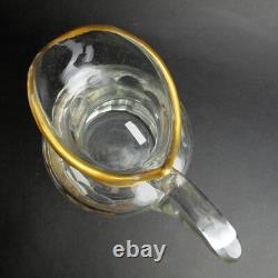 Pichet en verre doré décoré de style bohémien ou vénitien du 19e siècle avec couple en cour.