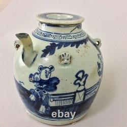 Porcelaine Chinoise Antique 19ème Pitcher De Jug Blanc Bleu Huile Pot Pot De Vin D'eau Thé