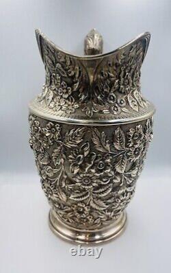 Schofield Baltimore Rose Antique Sterling Silver Floral Repousse Water Pitcher
<br/>  <br/>La cruche à eau en argent sterling antique Schofield Baltimore Rose en repoussé floral