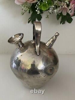 Vasque en métal couleur argent vintage, cruche ou botijo à eau ou à huile, faite à la main