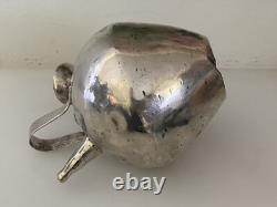 Vasque en métal couleur argent vintage, cruche ou botijo à eau ou à huile, faite à la main