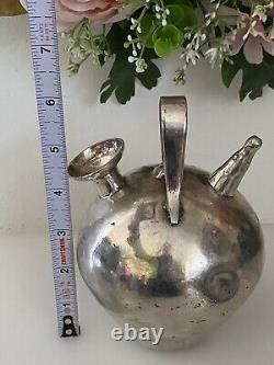 Vasque en métal couleur argent vintage, cruche ou botijo à eau ou à huile, faite à la main